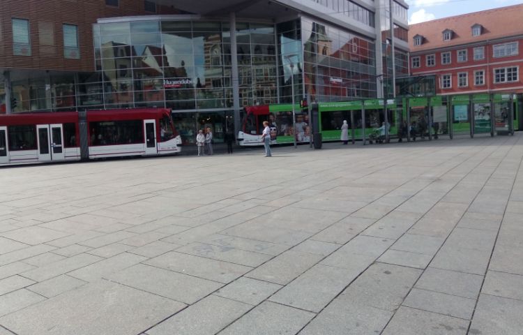 Erfurt: Großzüge und Gelenkbusse zur Martinsfeier