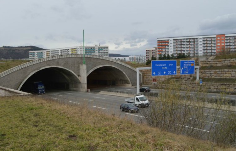 Jena: 84-Jährige läuft auf der A4 bis in den Lobdeburgtunnel