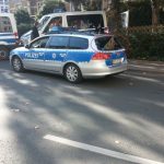 Polizei Fahrzeug Heckscheibe zerstört Demo 3 Oktober 2015 TNetzbandt thib24.de bearb