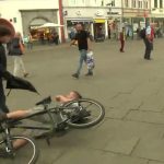 Regenschirmangriff Salve TV