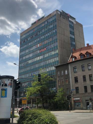 Erfurt: Haftbefehle nach Steinwurf vom TA-Gebäude