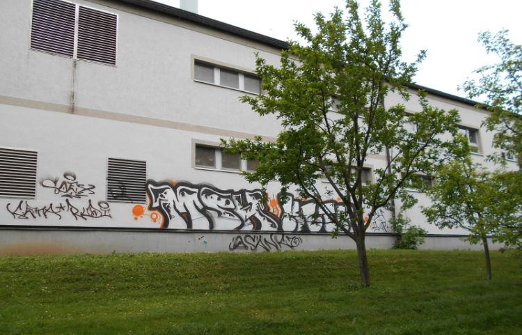 Jena: Wand der Mensa im Philosophenweg beschmiert