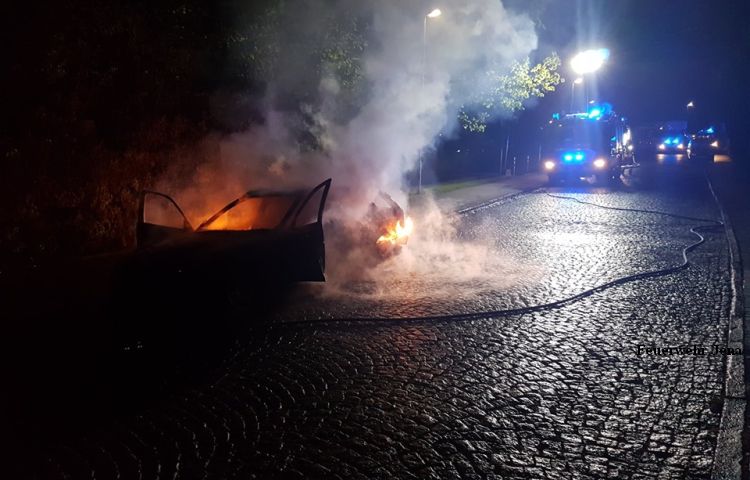 Jena: Pkw brennt aus