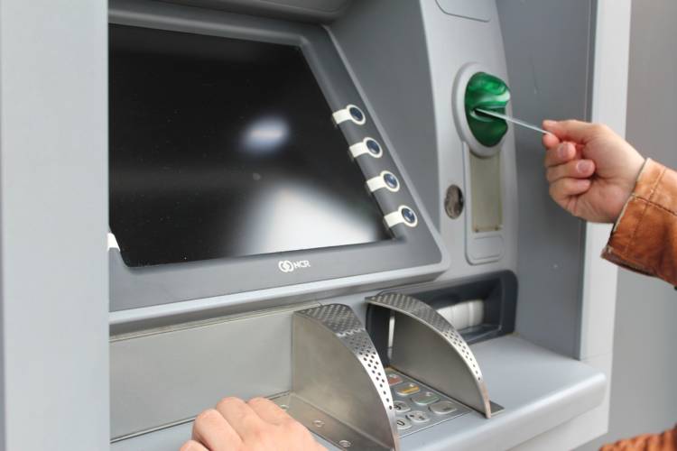 Meiningen: Unbekannte brechen Geldautomaten auf
