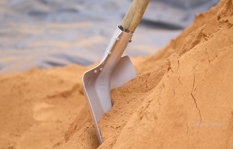 Steinach: Unbekannte stehlen zwei Tonnen Sand