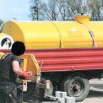 Foto des gestohlenen Wasserfasses auf einem Anhänger