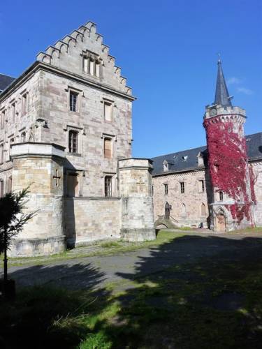 Schloss Reinhardsbrunn nach Enteignung: erste Sanierungsmaßnahmen durchgeführt