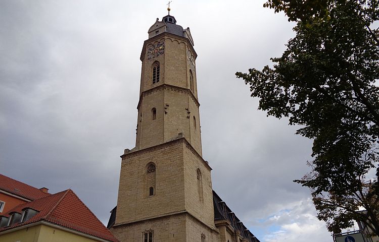 Jena: Martinsumzug an der Stadtkirche