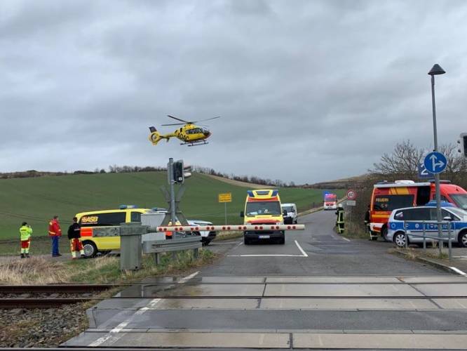 Haarhausen: Person an Bahnübergang schwer verletzt