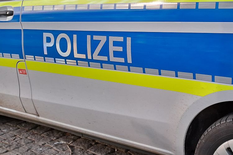 Arnstadt: Familie auf dem Nachhauseweg überfallen