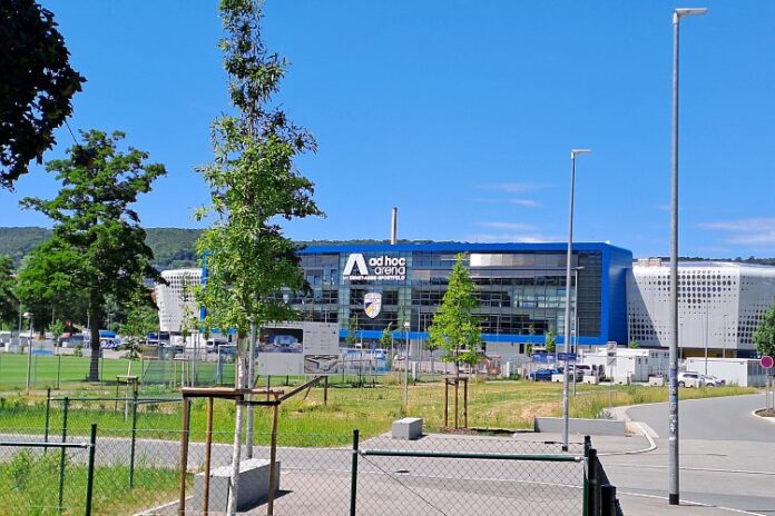 Ad hoc Arena FCC Staion EAS ersnt Abbe Sportfeld TNetzbandt www.thib24.de 750