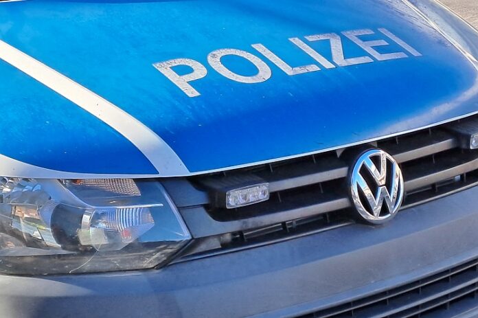 Polizei Blaulicht VW Bus TNetzbandt www.thib24.de 750