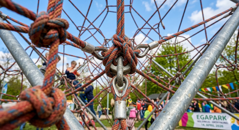 Vierte Seilpyramide dank Spendenaktion fertiggestellt: egapark-Seilzirkus komplett erneuert