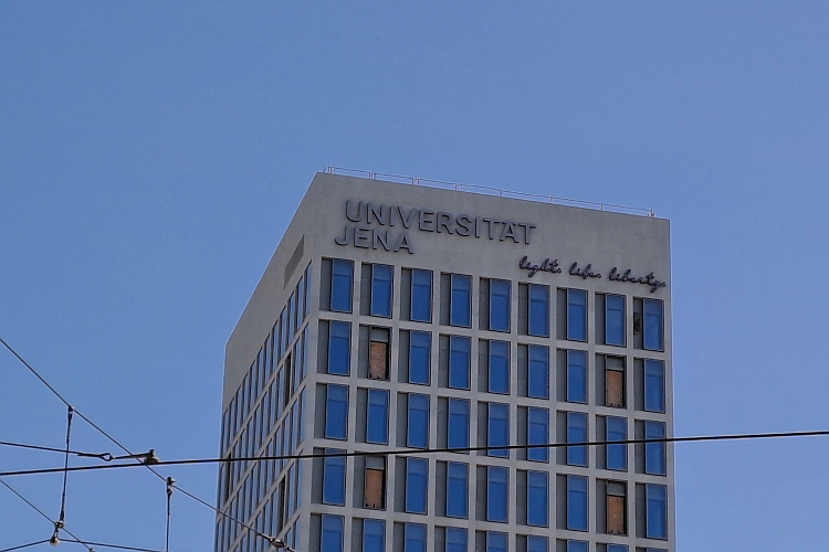 Jena: Neuer Schriftzug am Campus Inselplatz
