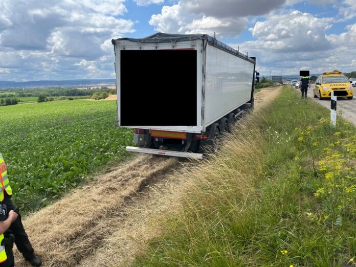 api-th-sattelzug-auf-abwegen